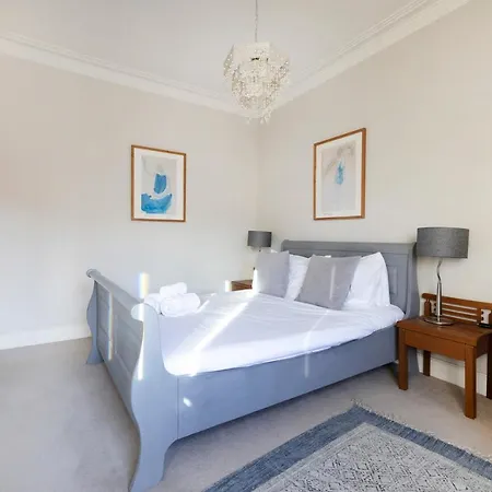 Joivy Old Town 1-Bed Apartment With Stunning Views Edinburgh Exterior photo