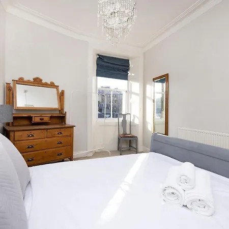Joivy Old Town 1-Bed Apartment With Stunning Views Edinburgh Exterior photo