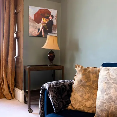 Joivy Old Town 1-Bed Apartment With Stunning Views Edinburgh Exterior photo