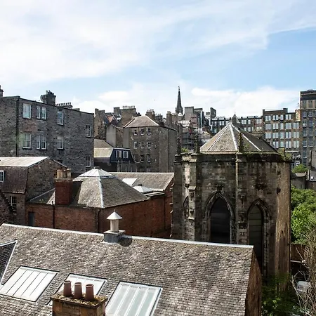 Joivy Old Town 1-Bed Apartment With Stunning Views Edinburgh Exterior photo
